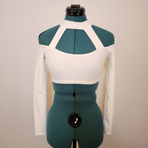 NWT Pretty Little Thing white crepe Bardot high neck cutout crop top size 2 US - Picture 2 of 7